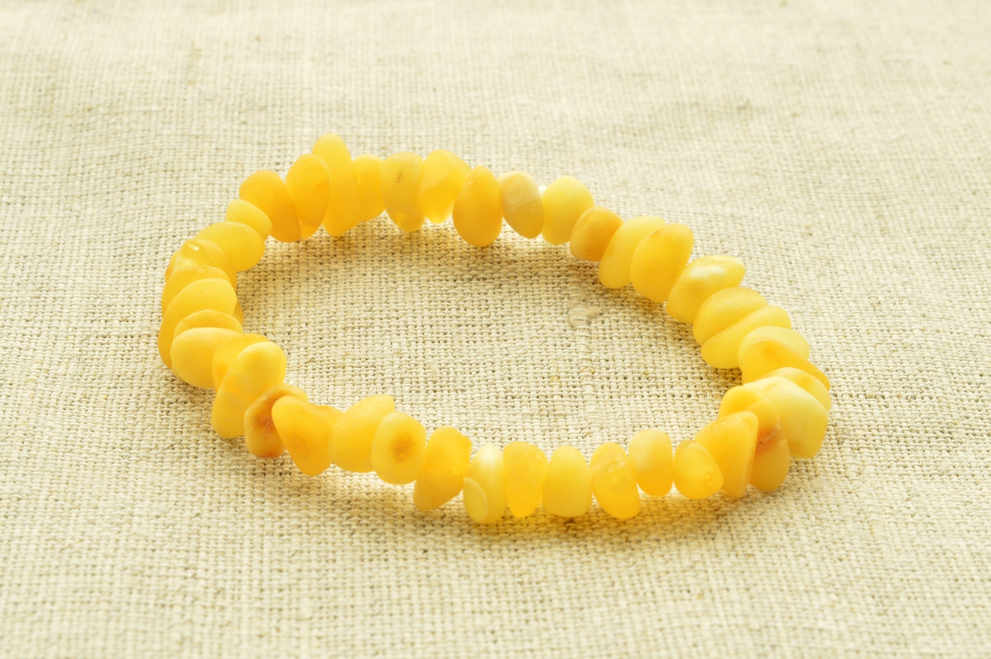 Natural Baltic amber elastic chip beads bracelet white